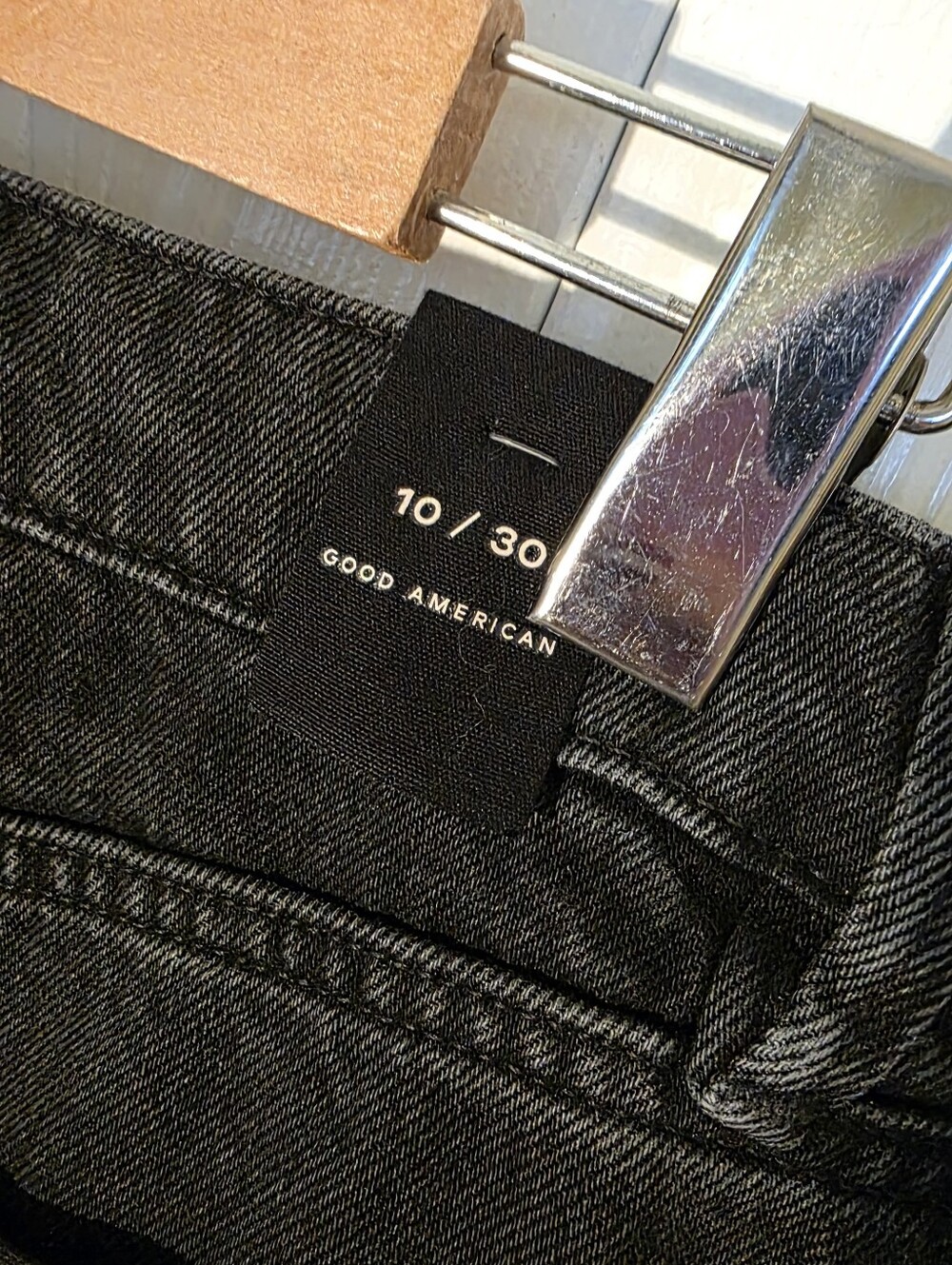 Good American Good Extreme Barrel Jeans in Black 373  Size 10/30 NWT - Picture 12 of 12